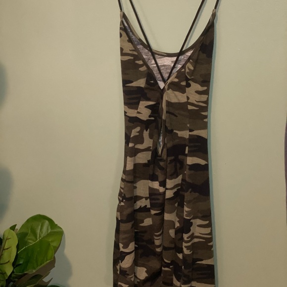 Camouflage cross back romper - Picture 5 of 8